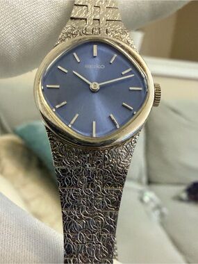 Vintage 1979 Seiko 11-8320 Ladies Manual Wind Watch Blue Sunburst Dial WGP